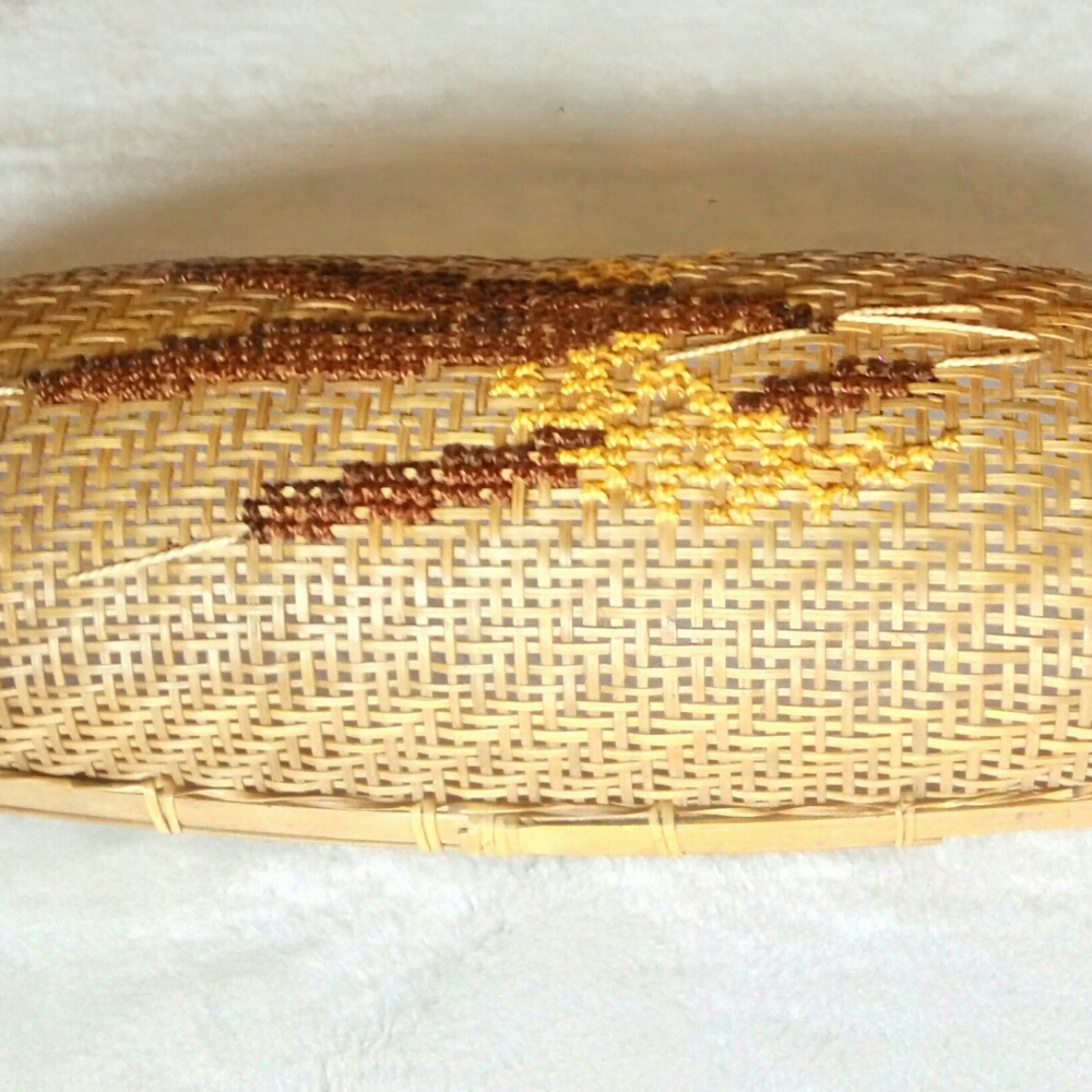Weaved decorative basket - Picture 2 of 3